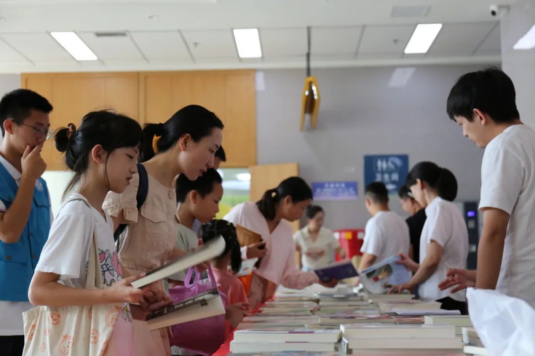 萍乡市图书馆第五期“阅读新时代”图书大集市活动圆满结束